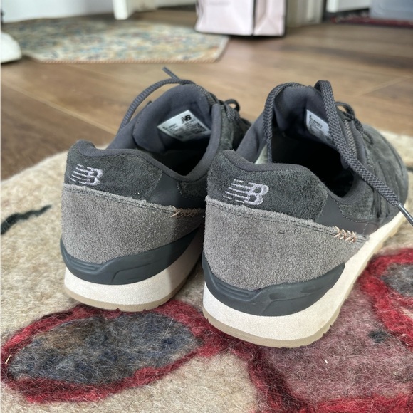 New Balance 696 - Picture 2 of 5